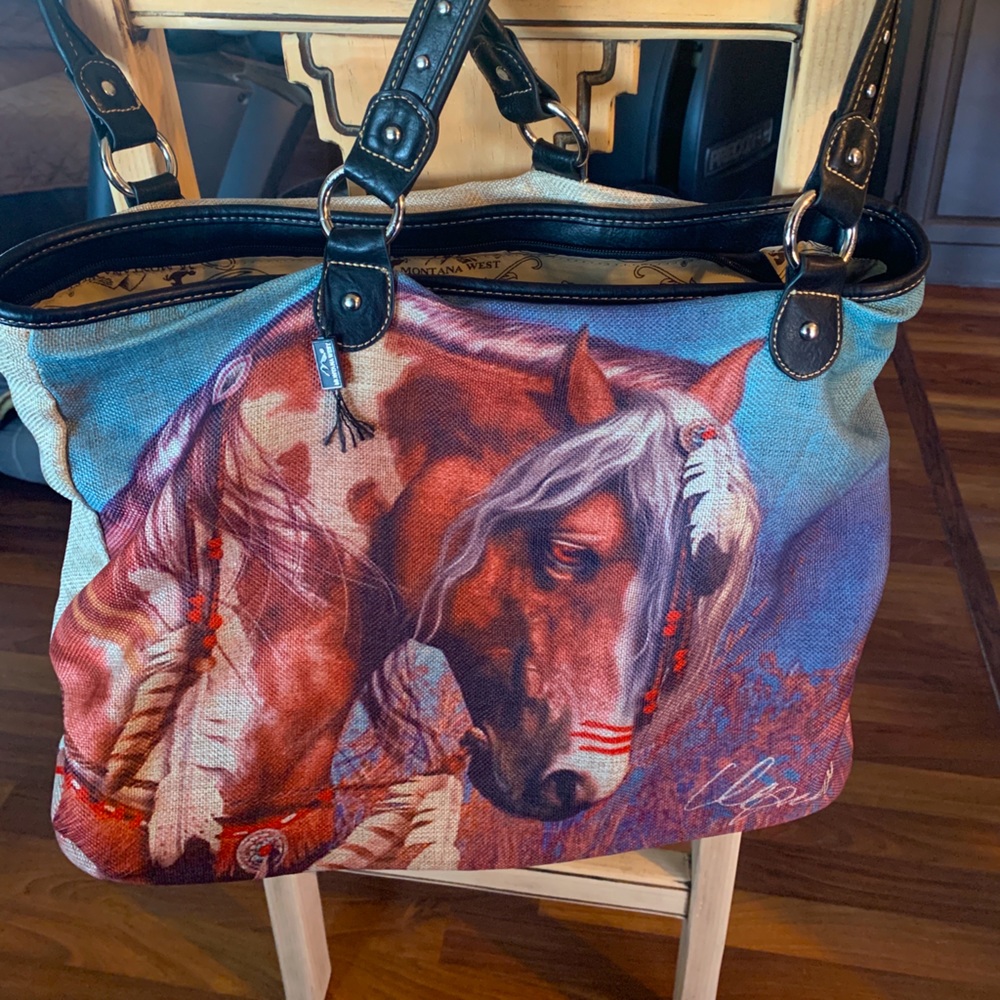 Stunning tote bag. Beautiful horse design.